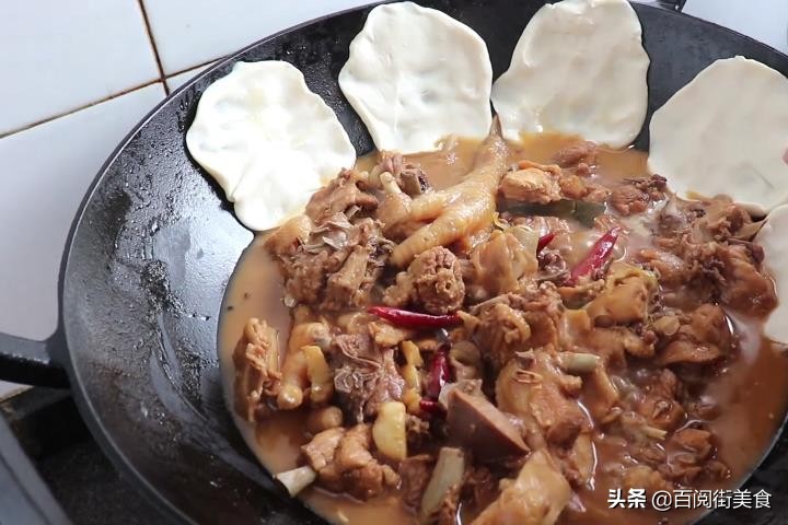 地锅鸡怎样做才好吃呢,正宗的地锅鸡做法教程