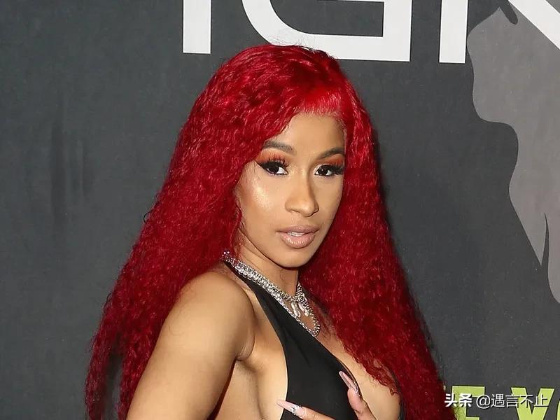 脱衣舞娘到饶舌天后，贫民窟女孩到时尚ICON，CardiB连上微博热搜