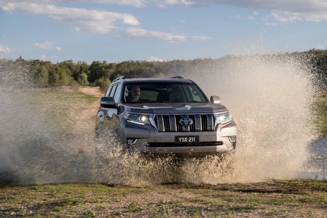 崩了,加价神车普拉多有价无市,网友:捂着别卖,接着再涨