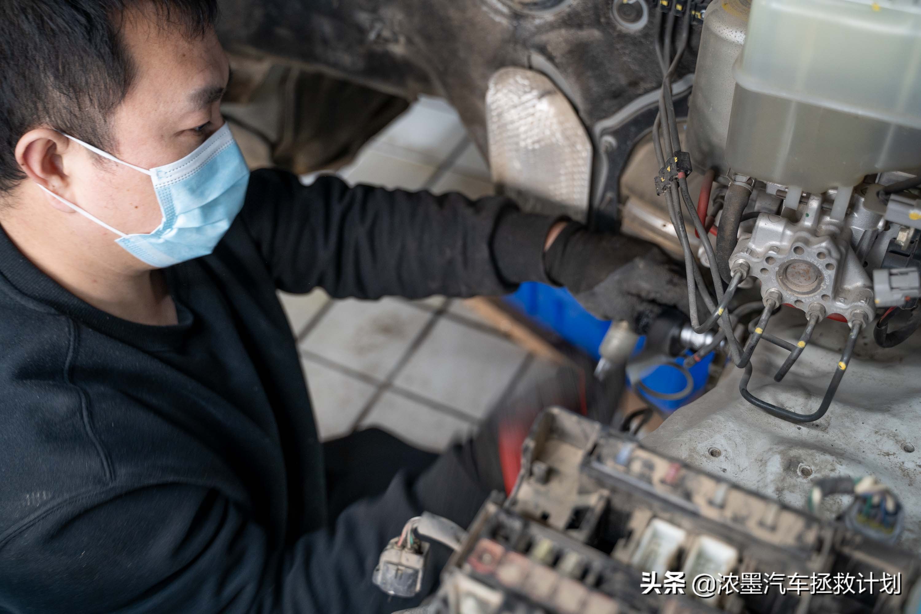 丰田霸道酷路泽带你翻山越岭,丰田兰德酷路泽低速4驱越野模式