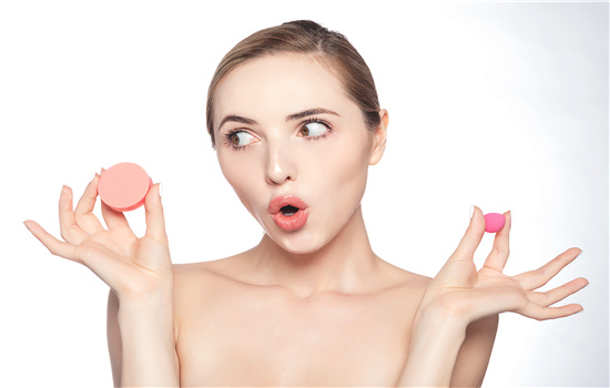 美瞳滑片是什么原因引起的,美瞳一直滑片摘了一直有分泌物