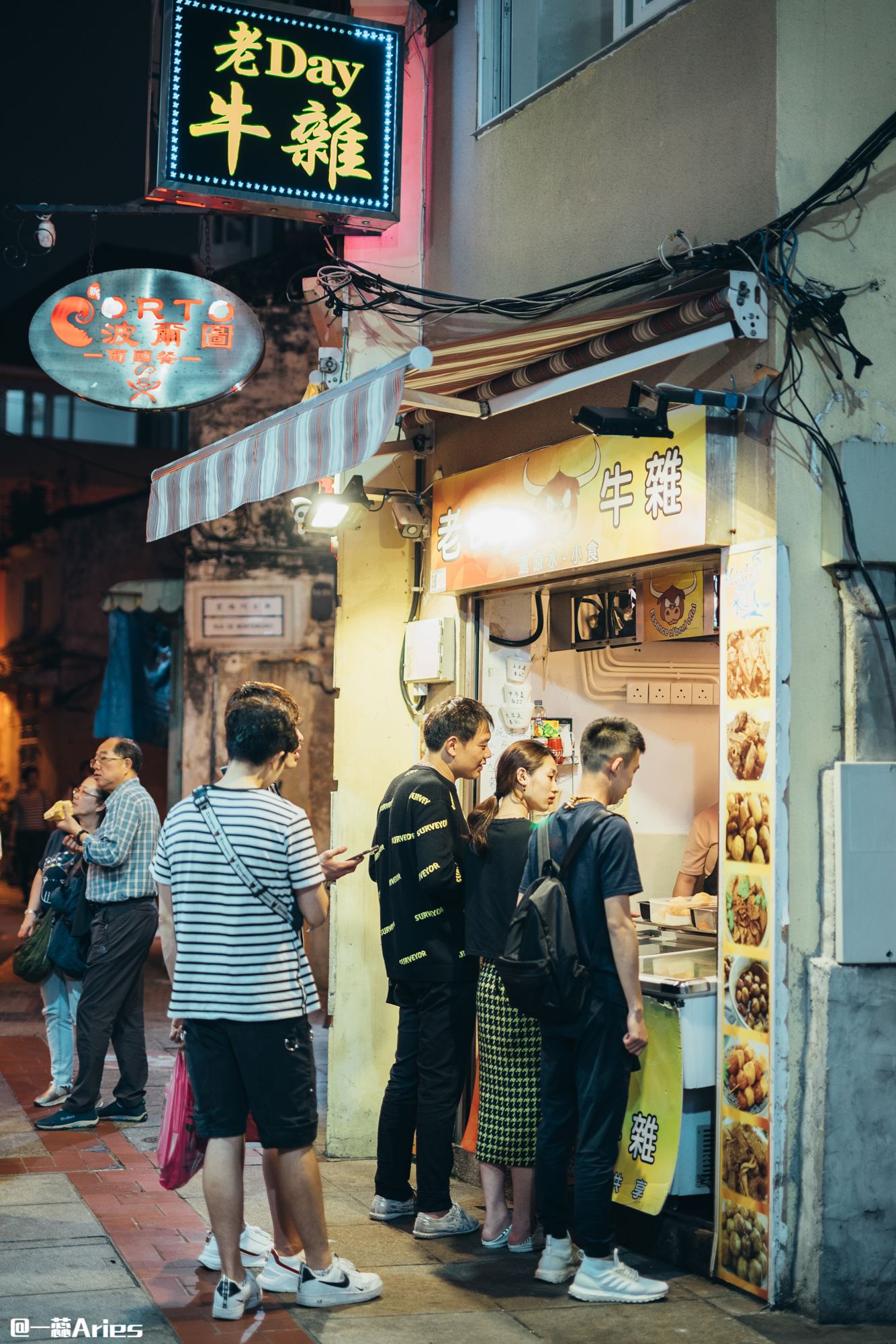 来澳门感受一下紫醉金迷,澳门一天游必去的美食街