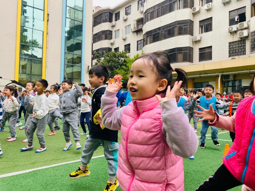 幼儿园足球嘉年华足球比赛视频,幼儿园足球主题游园活动