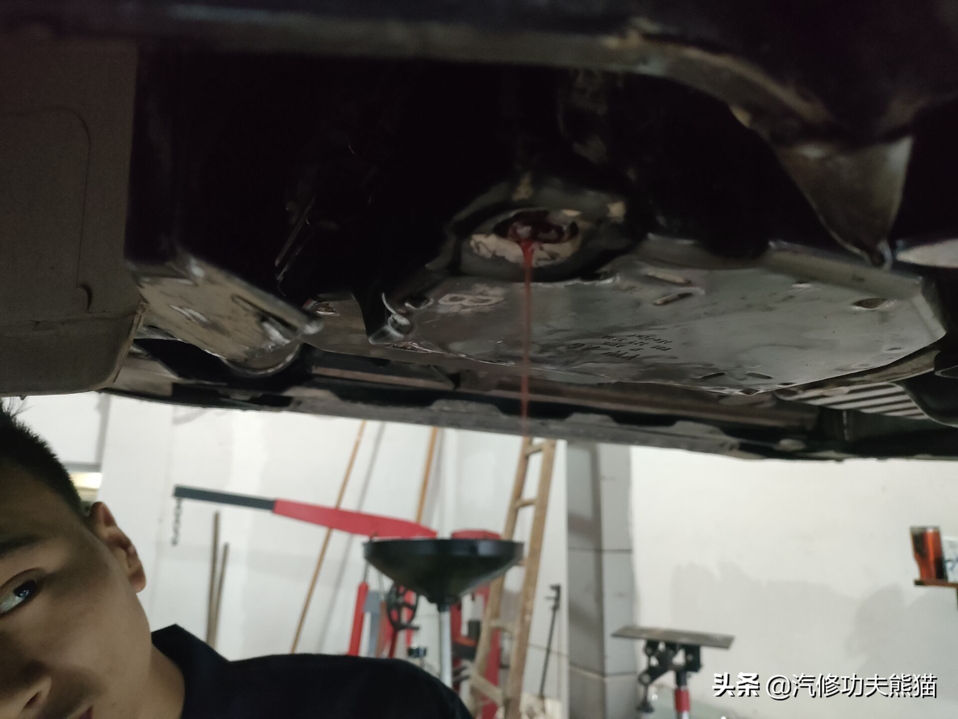 斯柯达昊锐烧机油维修视频,大众斯柯达昊锐1.8t烧机油