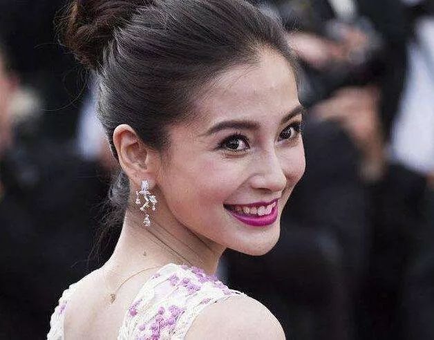 底妆浮粉和卡粉的区别,瑕疵皮底妆如何更服帖不浮粉