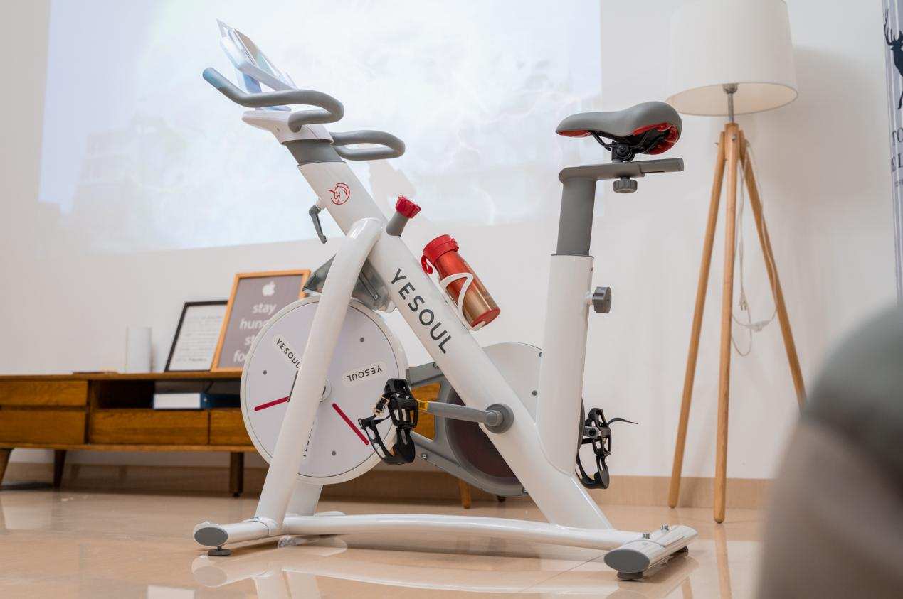 解锁宅家运动的更多乐趣:野小兽动感单车S1体验