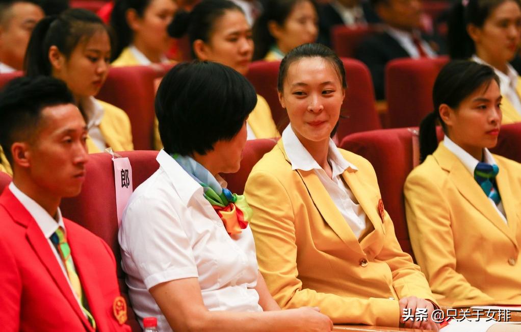 盘点女排正装照：张常宁美，朱婷仙，一看袁心玥，最飒还是小苹果