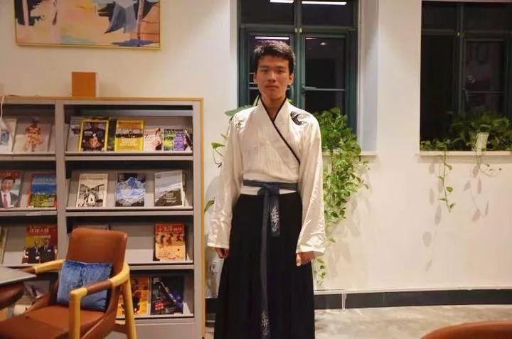 纪念第一次发sci综述,膝盖还好吗