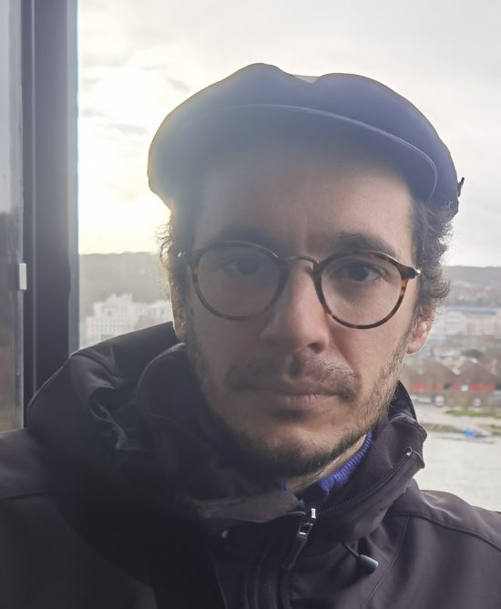 手机摄像头刮花了影响拍照吗,手机摄像头玻璃刮花有影响吗