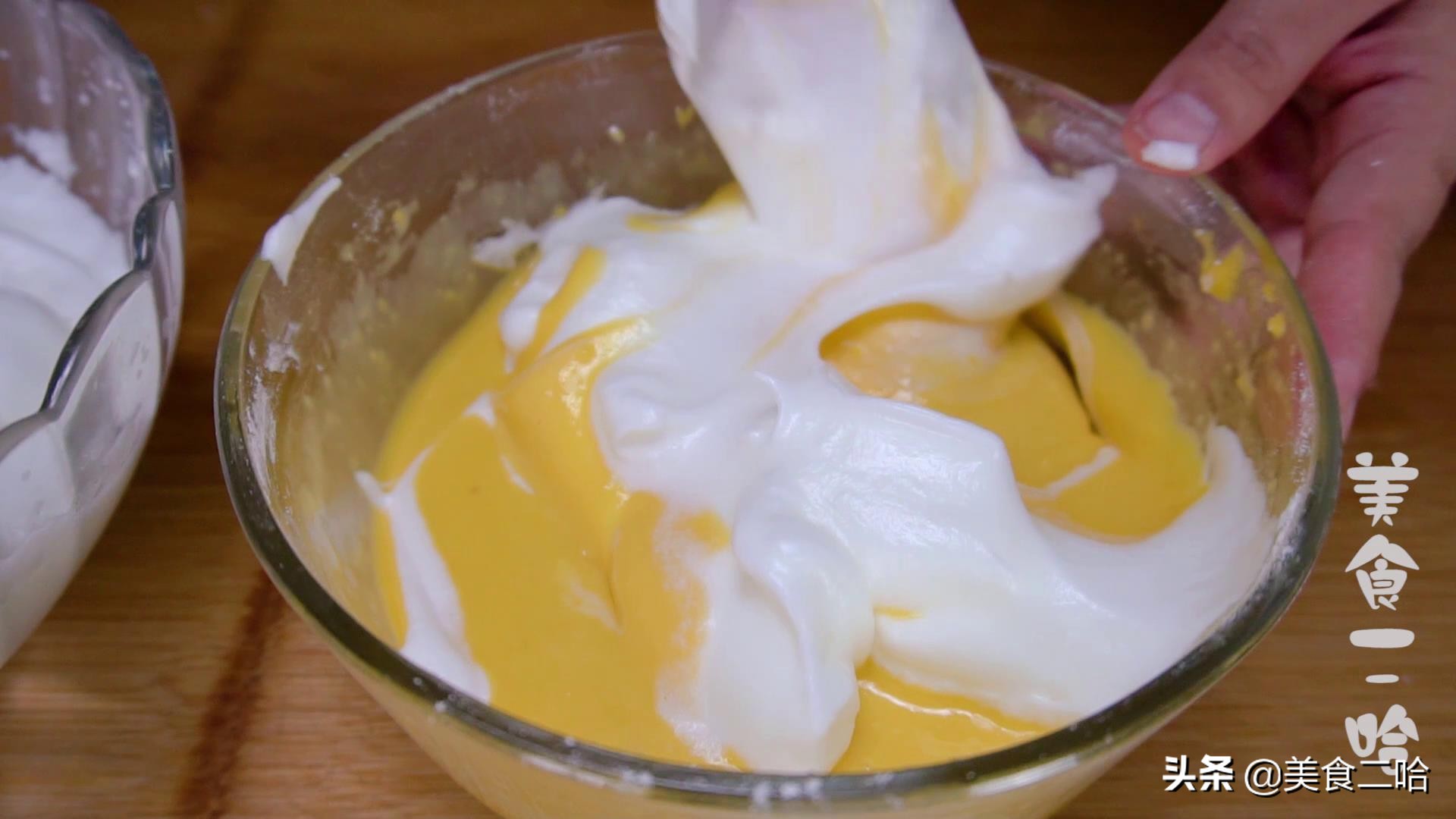 电饭煲蛋糕如何做蓬松不塌,电饭煲蛋糕胚不塌陷不回缩的做法