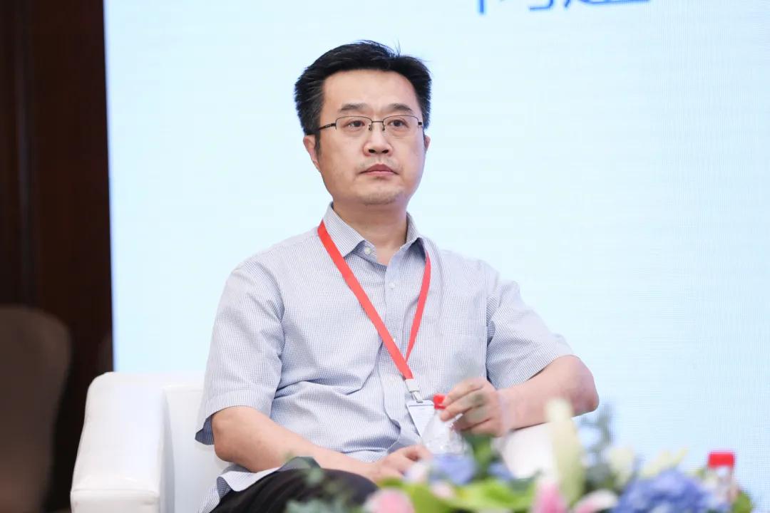 圆桌论坛：单侧聋和不对称性听力损失的干预