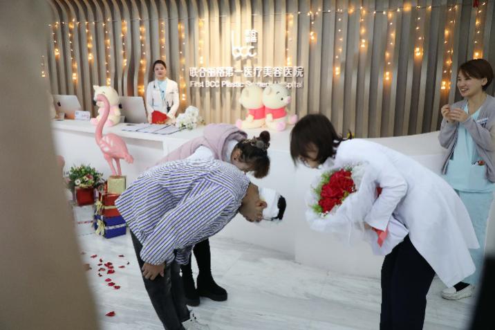 鼻子整形手术女医生,鼻整形女