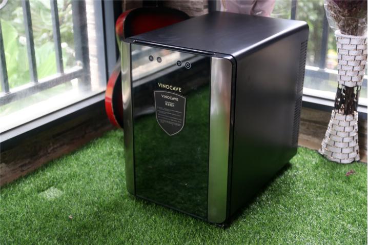 红酒恒温酒柜推荐,年轻人的第一瓶酒