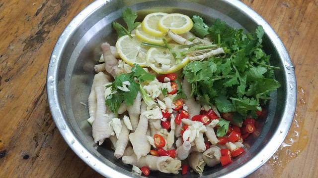 柠檬鸡爪做法家庭版简单不辣无骨,柠檬鸡爪这样做超好吃酸辣开胃