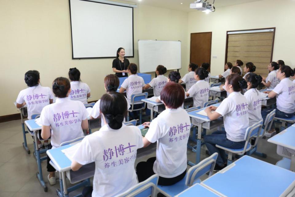 美容是去医院好还是美容中心,美容是去培训机构学好还是做学徒