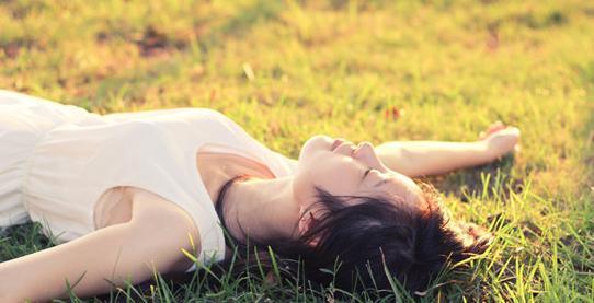 乖乖女高烧起红疹,确诊后痛哭不已,提醒:她的坏习惯很多人都有