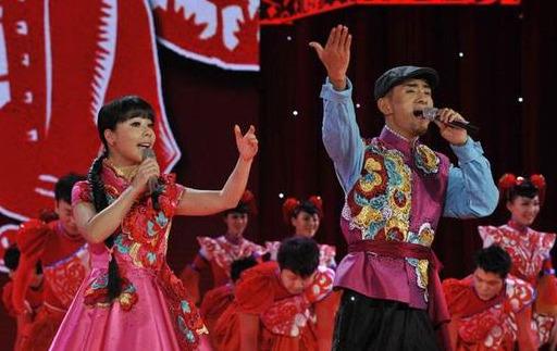 从放羊娃到年收入千万,阿宝“装疯卖傻”背后的故事