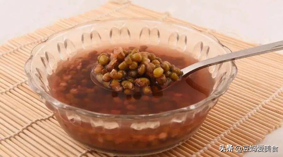 煮碧绿色的绿豆汤哪种方法正确,如何煮出来的绿豆汤是绿的