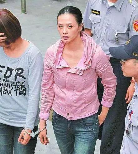 44岁女星被切除器官,44岁女明星剖腹生孩子