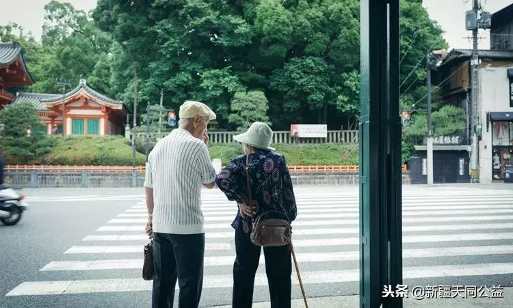 “我奶奶感染艾滋病了”:请正视老年人的性需求