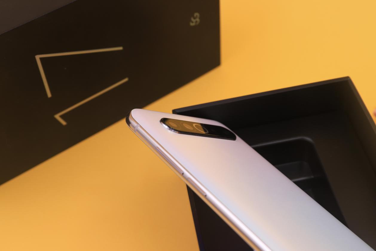 将对称强迫症发扬光大超小挖孔梦想旗舰魅族17评测