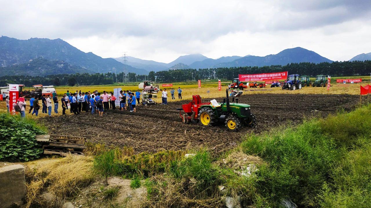 新型农业机械推广活动,丰收节农业机械