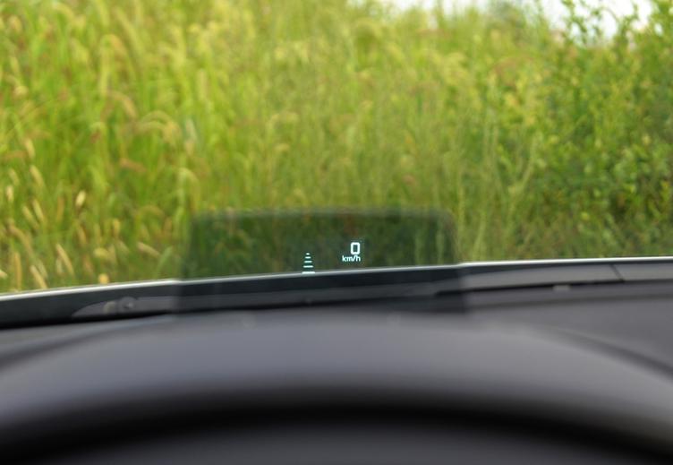 爱车抬头显示什么,车都有抬头显示吗