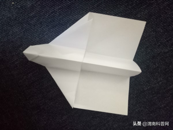折一个飞得特别远的纸飞机,纸飞机怎么折才能飞得更远呢