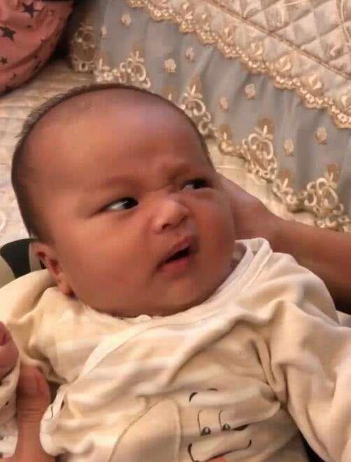 宝宝发呆多动,宝宝发呆怎么回事但喊了有反应