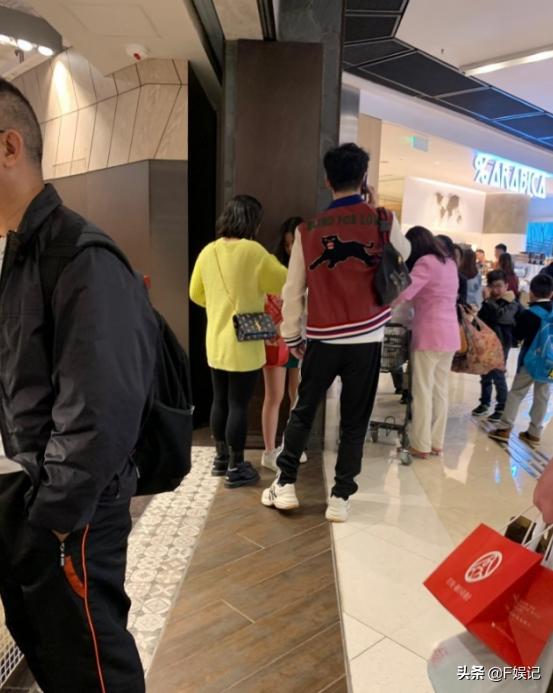 钟镇涛给妻子庆生,钟镇涛婚姻视频