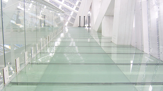 钢化玻璃有必要防爆膜,淋浴房钢化玻璃贴防爆膜视频