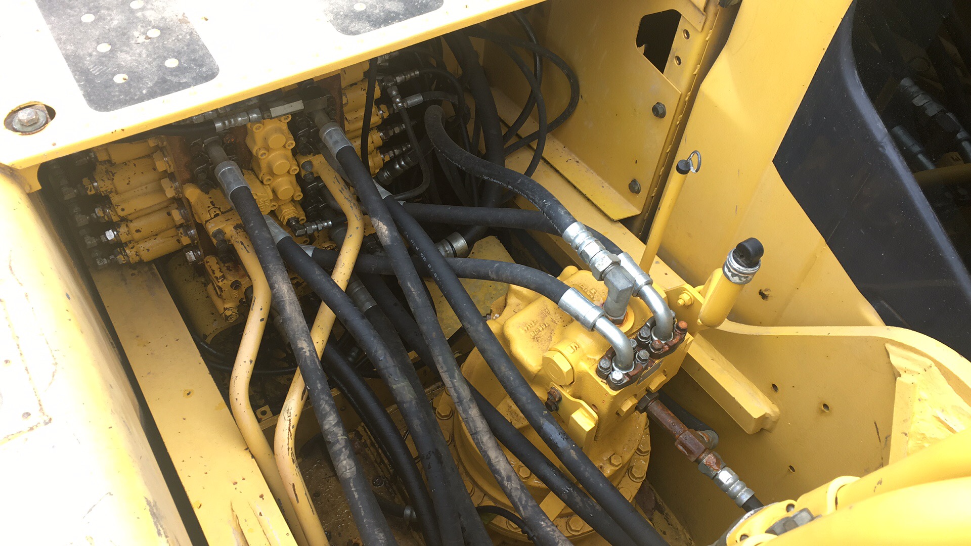 小松220挖掘机市场价,小松220二手挖掘机价格表