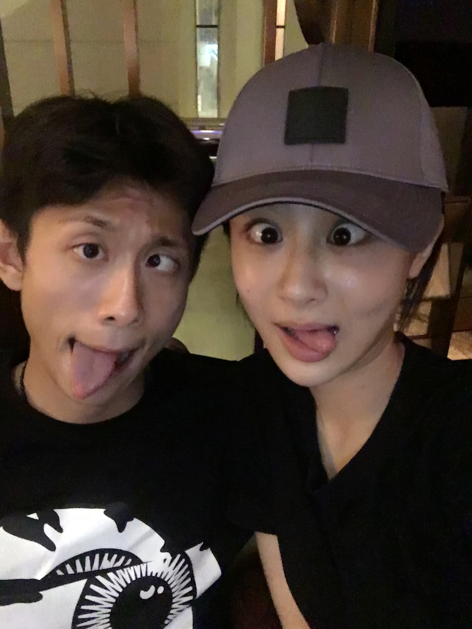 张一山发微博给杨紫庆生照片,张一山发微博给杨紫庆生评论区