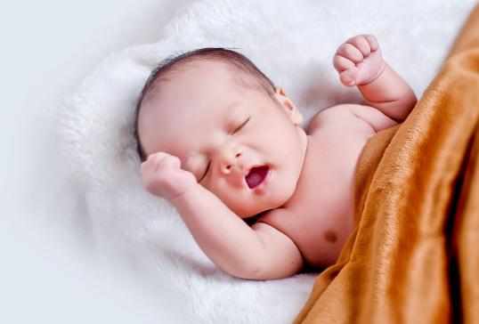 新生儿为什么那么难照顾,刚出生的婴儿脱发正常吗