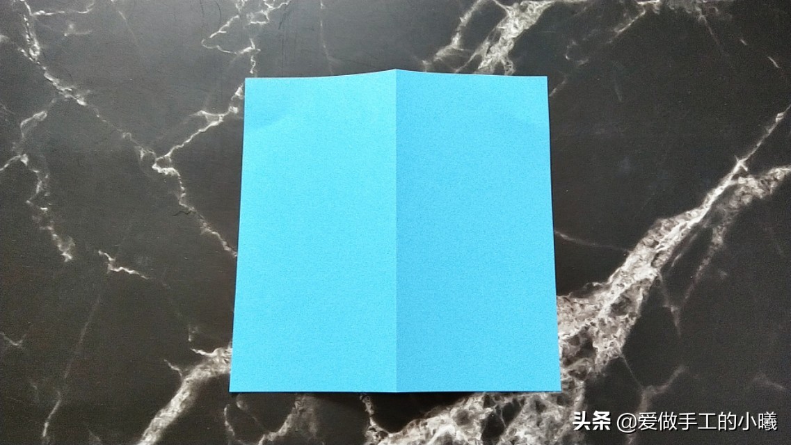 好玩的折纸旋转陀螺有一点点复杂,不用胶水就可以折的陀螺