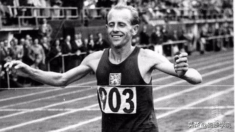 疫情期间不能出门跑步,在家做这个训练就够了