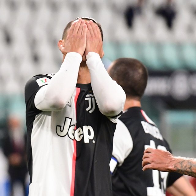 10次射门！0进球！C罗苦等96天却郁闷一整场脸上写满焦急