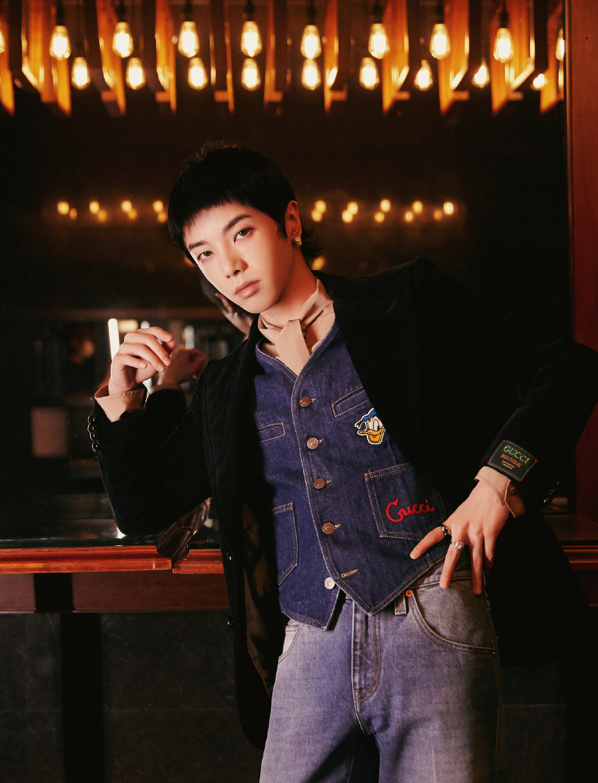 华晨宇同款棒球服搭配,华晨宇黑色西服穿搭图片