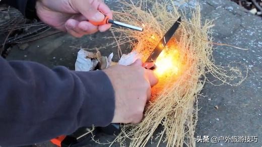 在户外怎么不用打火机和火柴生火,户外打火石生火需要准备的燃料