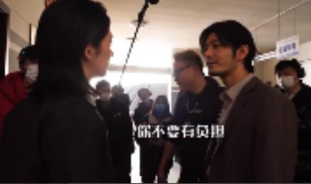 黄晓明拍戏被扇巴掌反安慰对手,黄晓明盲目自信被打脸
