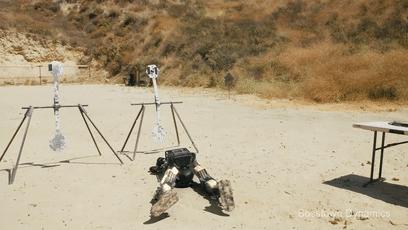 遭遇百般霸凌后，机器人竟将枪口对准人类