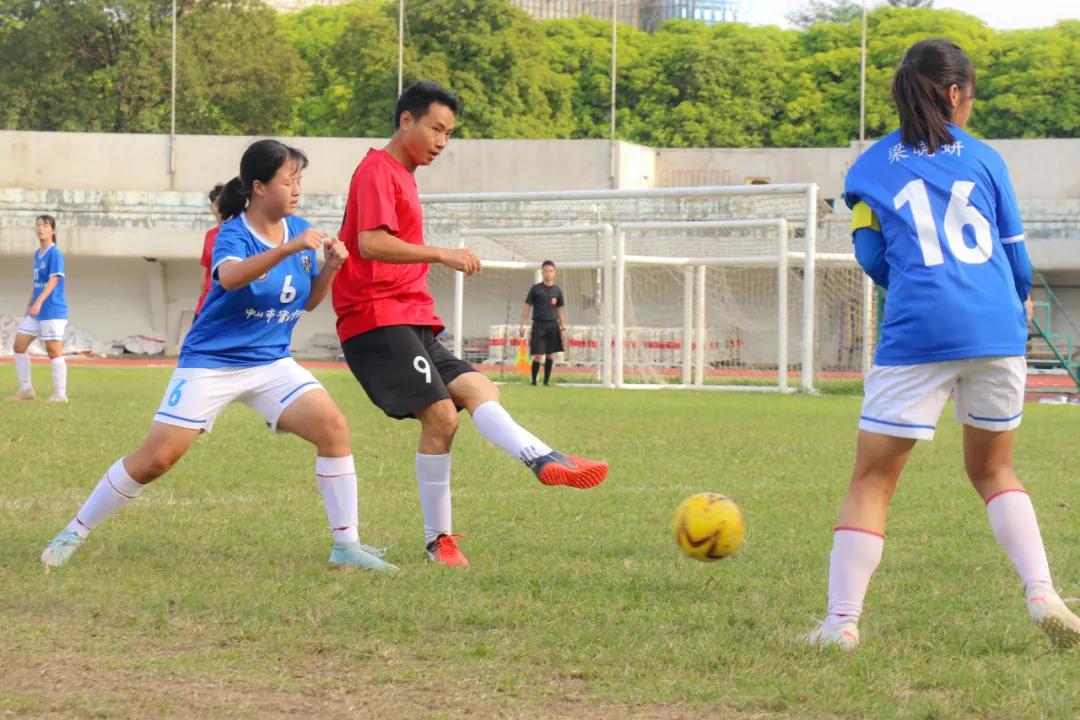 以小打大中国足球,以小打大足球荣获亚军