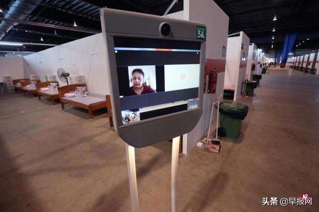 机器人、机器犬、远程陪聊新加坡六天建成高科技社区隔离设施