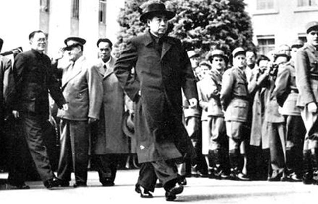 柬埔寨洪森为什么对国王那么尊重,洪森评论柬中友谊