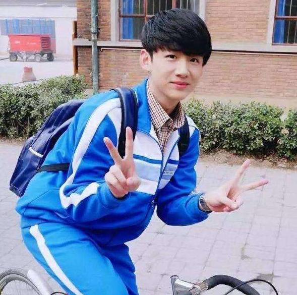 你以为很帅却很幼稚的行为,初中男生自以为很帅的行为手势