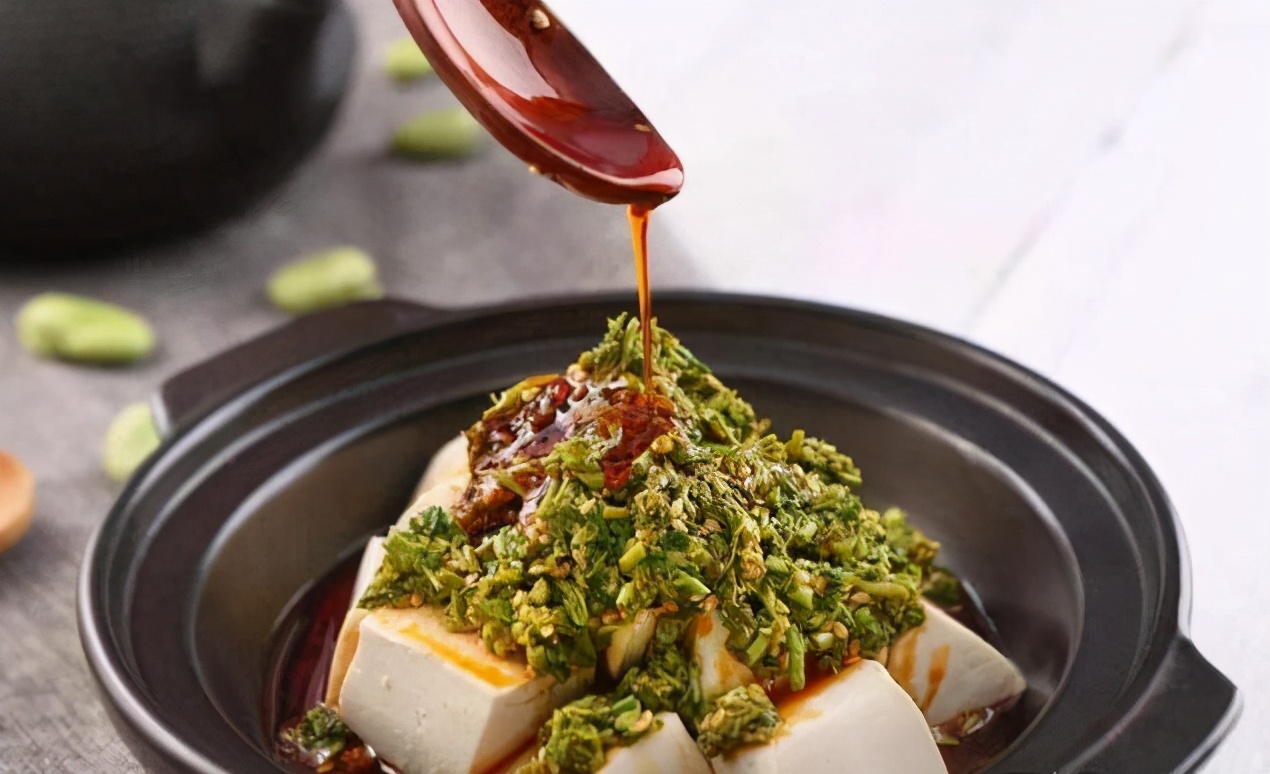 香椿芽简介,早春香椿芽