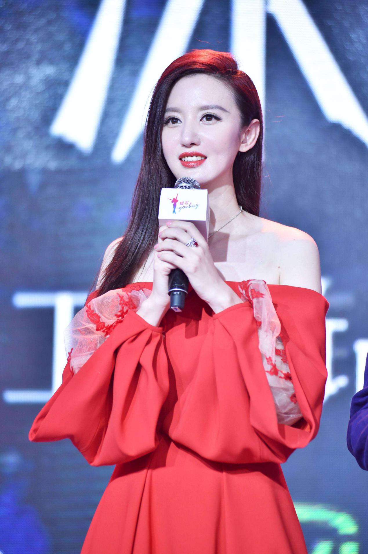 脸圆肩宽个子矮怎么穿搭,脸大骨架大的女生怎么穿搭