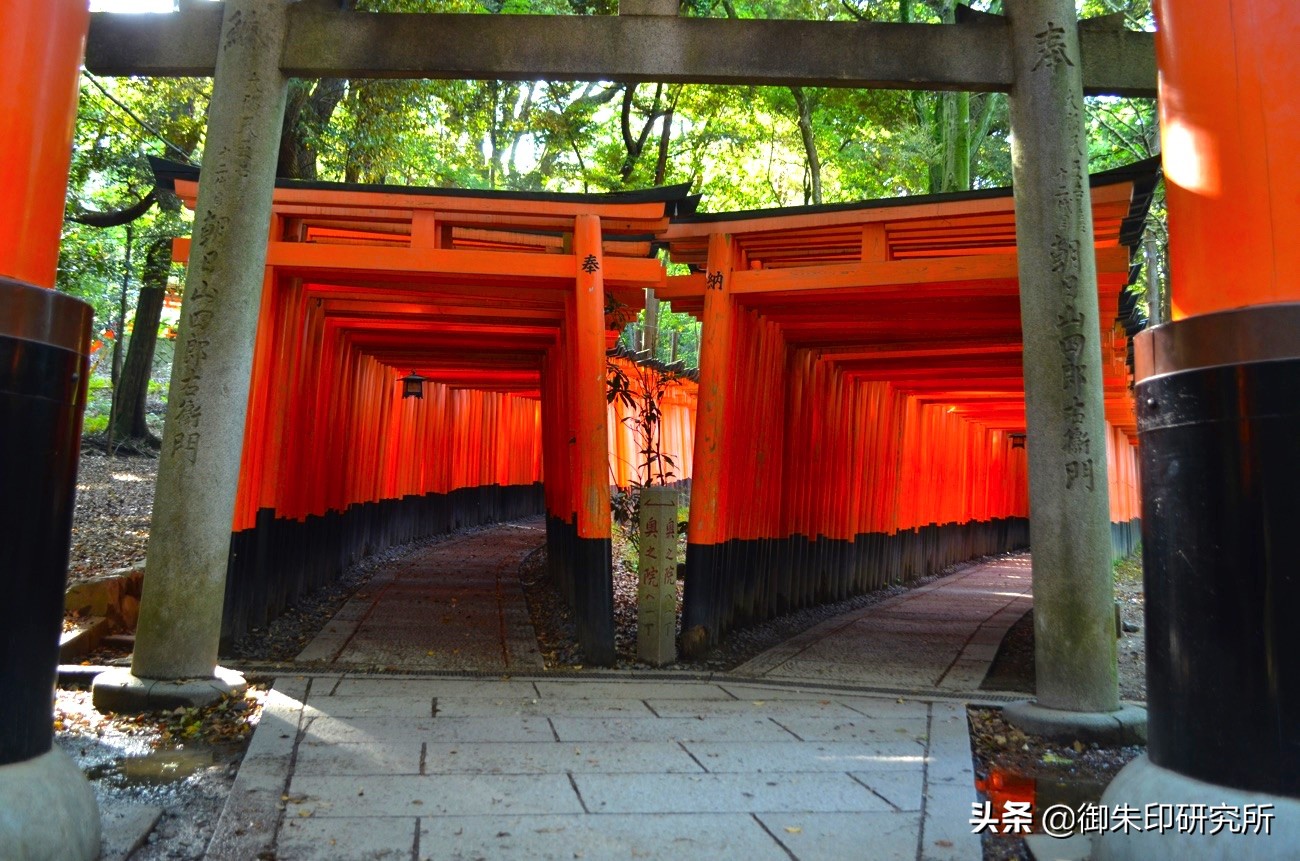 京都伏见稻荷大社旅游,京都伏见稻荷大社要门票吗