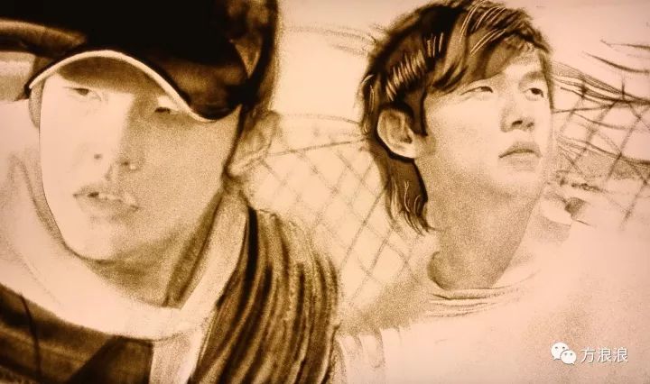 90后小伙手掌画画惊艳众人,神仙手男