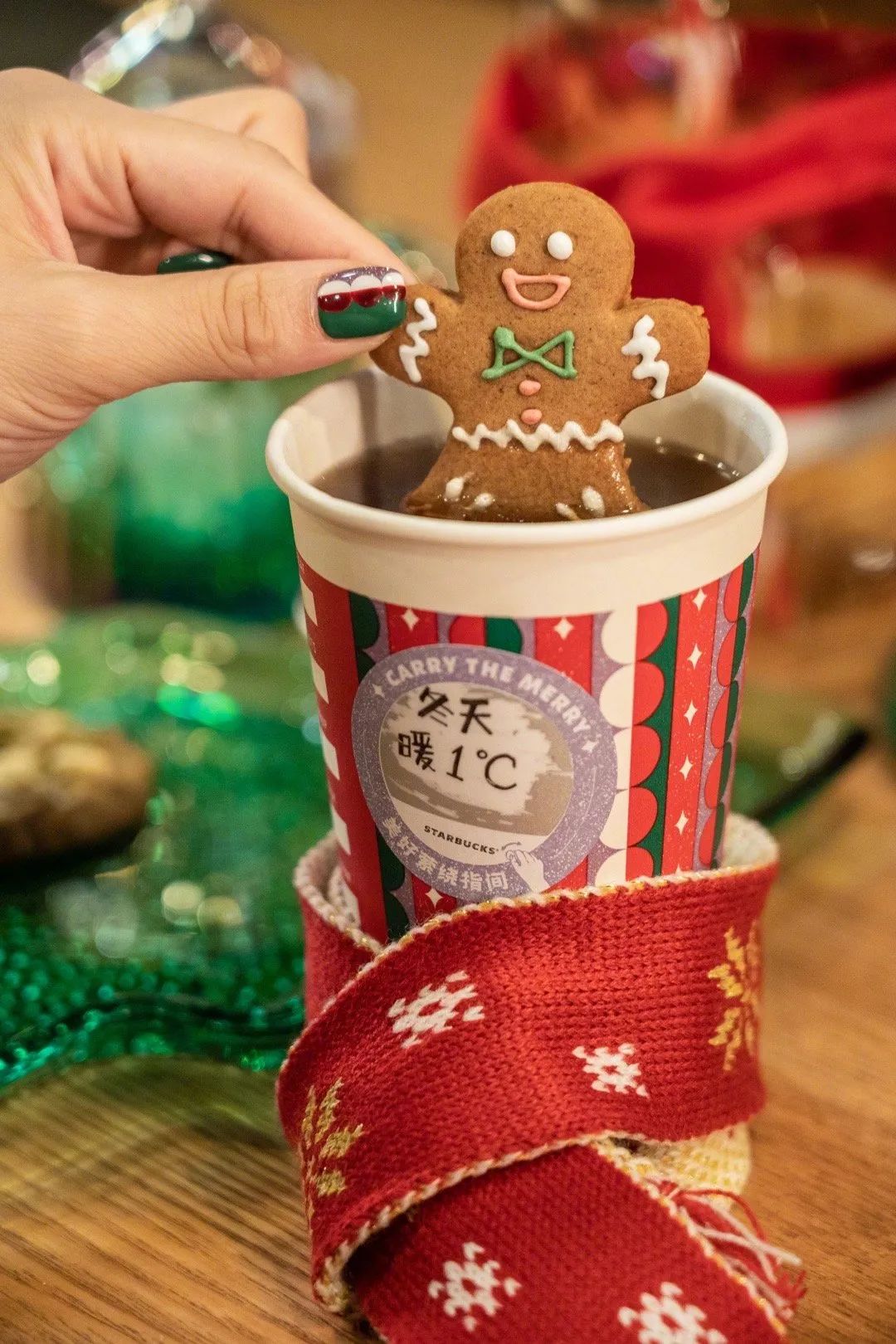 瑞幸星巴克圣诞新品,瑞幸圣诞咖啡杯包装
